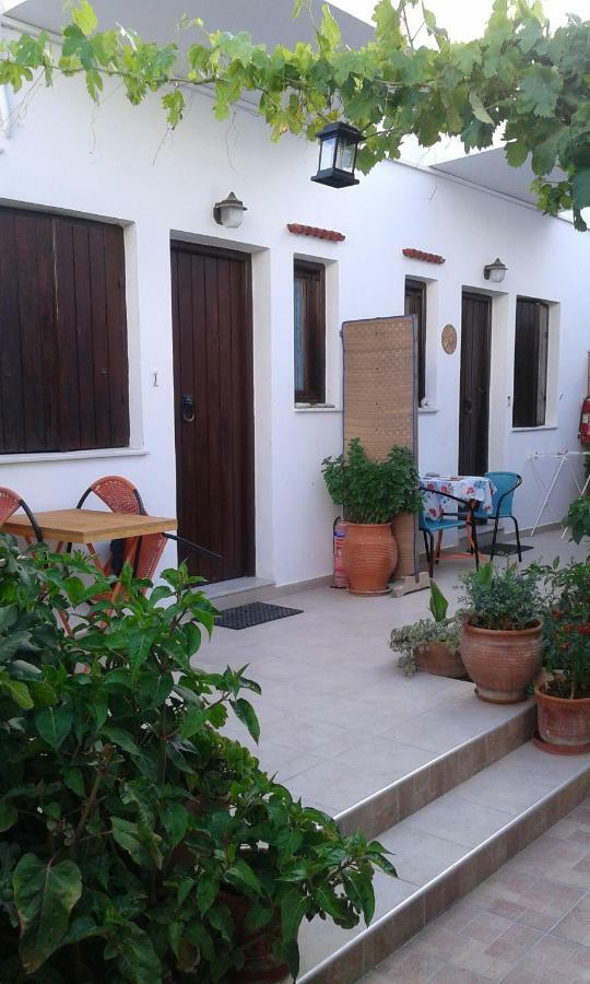 Αmmos Rooms Palaiochora Exterior photo